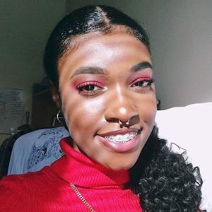 Meet your Posher, Adeola